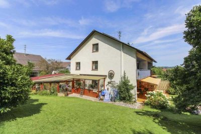 Leerstehende -  Renovierungsbedürftige Doppelhaushälfte in Woringen mit Wintergarten und Garage