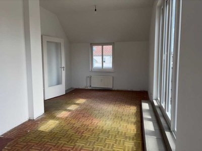 Geräumige Dachgeschosswohnung für Pärchen in Potsdam! 1,5 NKM als Renovierungskostenzuschuss!