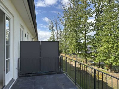 Helle und einladende Wohnung mit großem Balkon, EBK, Parkett, Naturstein u.v.m.