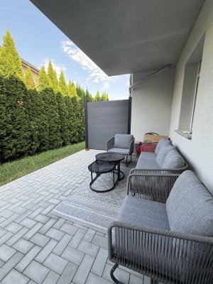 Stilvoll  und geräumig! Fast NEU 2-R-WHG mit Terrasse! Ruhig und grün gelegen!