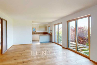 Neubau-Charme im Obergeschoss – stilvolle 3-Zimmerwohnung mit Weitblick in ruhiger Lage