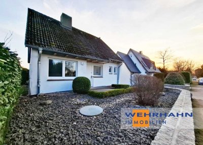 Umfassend renoviertes Einfamilienhaus mit zwei Garagen und familiengerechtem Grundriss