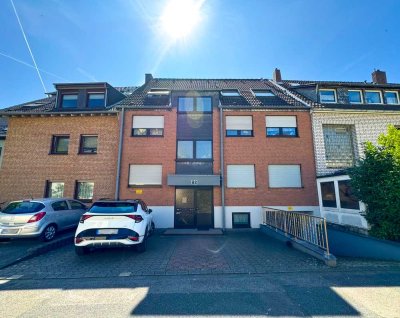 Frisch renovierte 2-Zimmer-Wohnung mit Balkon
und Stellplatz in Köln-Stammheim