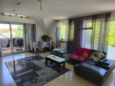 Exklusive, gepflegte 4-Zimmer-DG-Wohnung mit Balkon in Aichach