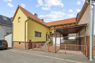 Einfamilienhaus mit geräumiger Garage wartet auf Sie!