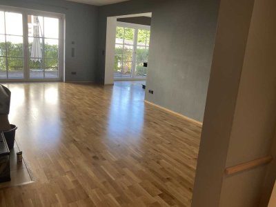 Stilvolle 3,5-Zi-Wohnung mit gehobener Ausstattung, Einbauküche, Kamin, Dampfbad, Terrasse + Garten