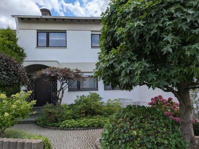 Gepflegtes Einfamilienhaus mit Garten und Garage in Düren-Birkesdorf