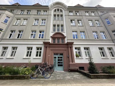 Wunderschöne 4- Zimmer-Altbauwohnung in bevorzugter Wohnlage