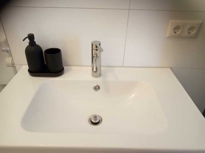 Hochwertige, möblierte 2-Raum-Wohnung mit Balkon+Küche+Stellplatz+Keller+Internet