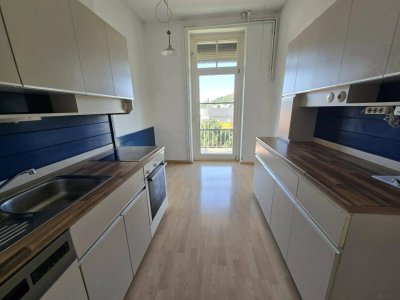 Wunderschöne Altbauwohnung mit Blick ins Grüne!