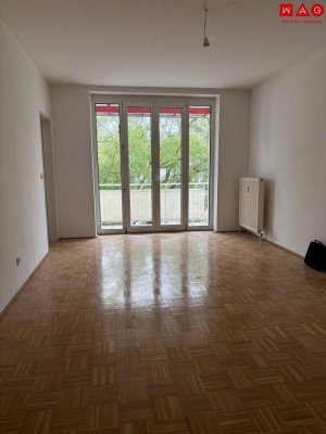 Herbstspaziergänge an der Traun &amp; Shopping ums Eck – 2-Zimmer-Wohnung inkl. Loggia nahe IKEA &amp; Haid Center! Ab 01. November 2025!