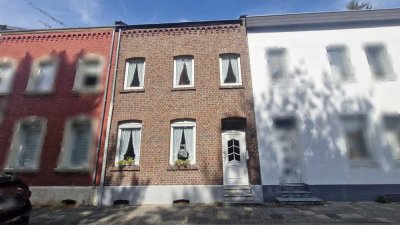 SANIERUNGSBEDÜRFTIGES REIHENMITTELHAUS IN GUTER LAGE VON HERZOGENRATH
