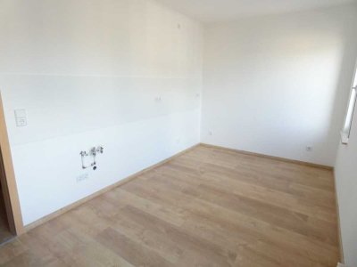 Für Singles o. Pärchen: Renovierte Whg. mit großer Wohnküche! Mit Stellplatz*
