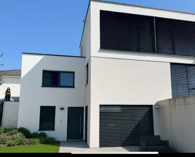 Neubau: 2-Zi.-Whg. Möbeliert mit Glasfaser & WLAN – möbliert, ruhig, ideal für Pendler (Lidl/Audi)