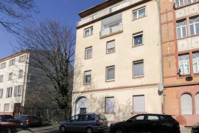 Schön geschnittene 4 Zimmer Wohnung mit 2 Balkonen in zentraler Lage
