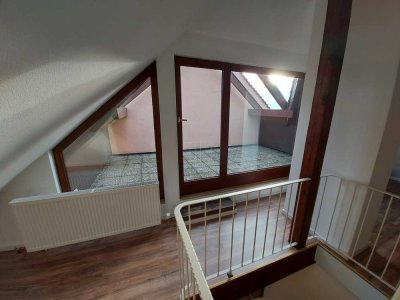 Geschmackvolle, vollst. renovierte 3,5-Zimmer-Maisonette-Wohnung mit geh. Innenausstattung
