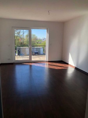 barrierefreie 2-Zimmer-WE mit Süd-Terrasse, Duschbad mit Fenster, Außenjalousien,Pkw-Stellplatz