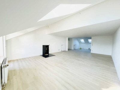 Erstbezug nach Sanierung! Loftartige 2-Zimmer DG-Wohnung mit Kamin. Ab 01.06. oder später