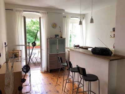 OHNE MAKLER: Geschmackvolle, vollständig renovierte 1,5-Raum-Wohnung mit Balkon