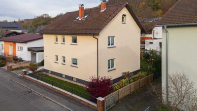 Gepflegtes Zweifamilienhaus mit Garten in ruhiger Wohnlage