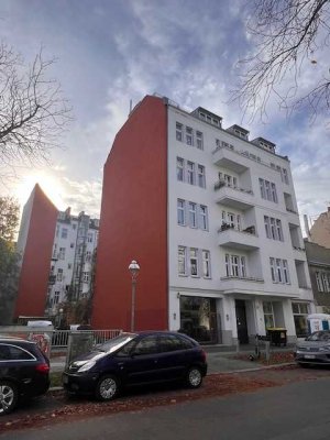 Von Privat. Bezugsfreie 2-Zi.-Altbau-Wohnung in Charlottenburg