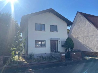 Gepflegtes, freistehendes Einfamilienhaus mit EBK in Lorsch