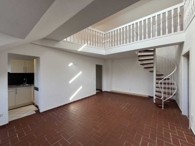 Stilvolle Maisonettewohnung mit Balkon und Galerie in Roth