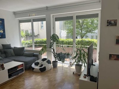 Lichtdurchflutete 2,5 Zimmerwohnung mit großem Südbalkon