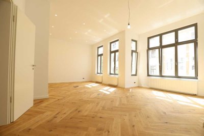 Kernsanierte Altbauwohnung im Jugendstilhaus mit Balkon!
