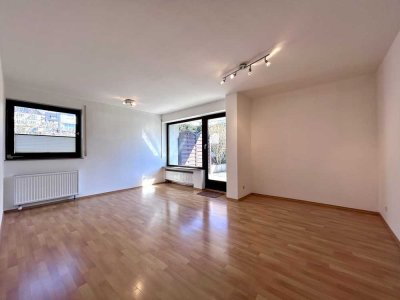 Gepflegte 2-Zimmer Wohnung mit großer Terrasse und Einzelgarage im Zentrum von Altbach