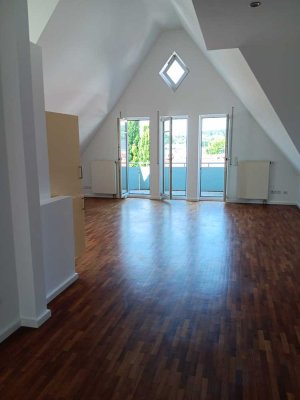 Von Privat: Helle und luftige 65qm DG-Wohnung in Hofheim Altstadt inkl. 2 Stellplätzen