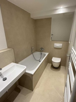 Erstbezug nach Sanierung – 3-Zimmer-Wohnung in Köln-Raderberg, Balkon, Einbauküche & Tiefgarage