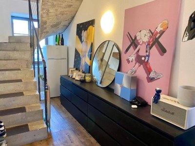 Stylische 2stöckige Zwei-Zimmerwohnung in wunderschön renoviertem Stadthaus