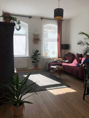 Helle Wohnung mit Balkon und saniertem Tageslichtbad - Einbauküche möglich - Nachmieter gesucht