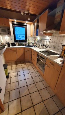 Sonnige Wohnung mit Einbauküche