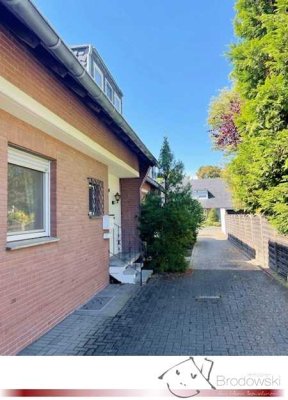 Große familienfreundliche Doppelhaushälfte in ruhiger Lage von Glehn