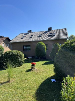 ------FEST  RESERVIERT------Großes, sehr sonniges Traumhaus mit wundervollem Grundstück