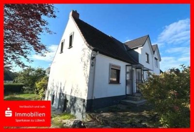 Charmantes Reihenendhaus mit großem Grundstück und Entwicklungspotenzial