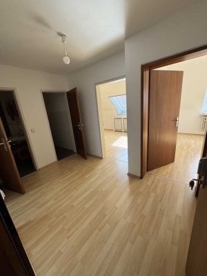 Freundliche, gepflegte 2-Zimmer-DG-Wohnung in Mannheim Für Max 2 Personen