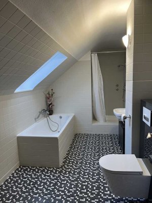 Schöne und gepflegte 2,5-Raum-DG-Wohnung in Mainhausen inkl. Einbauküche