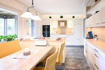 Viel Platz, viele Möglichkeiten: Großes Wohnhaus mit Nebengebäude und Hof in Warendorf-Freckenhorst!