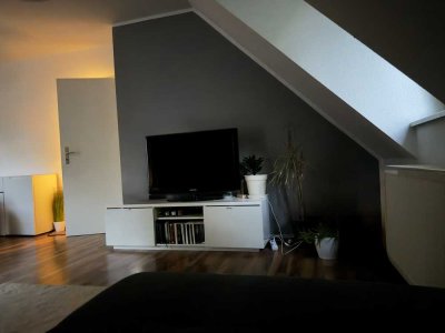 2 Zi. DG-Wohnung mit sep. Ankleide + EBK + Balkon in ruhiger Lage Nürnberg-Erlenstegen – ab 01.08.