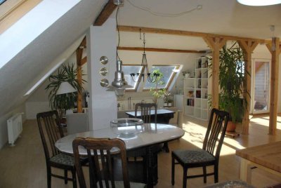 Helle 3-Zimmer Maisonette-Wohnung im 4. OG mit Loggia und EBK in Braunschweig