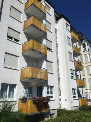 Universität/KIT-Nähe: Schöne 2- Zimmer Wohnung mit Balkon und Küche