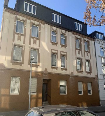 Helle 4 Zi. Wohnung im 1. OG li. in Mehrfamilienhaus