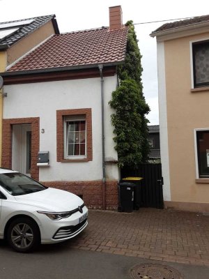 RESERVIERT !!!Kleines,gemütliches und einseitig angebautes Einfamilienhaus in Schiffweiler - Landswe