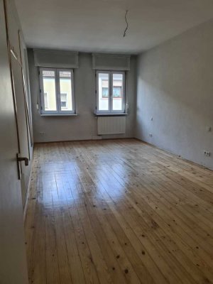 Schöne helle 2. ZM-Wohnung im Herzen von Bruchsal ab 01.07.2025 zu vermieten.