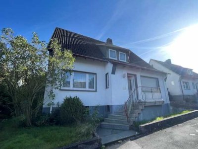 Handwerker-/Sanierungsobjekt:
Ein-/Zweifamilienhaus mit Garten und Garage in Warstein-Belecke