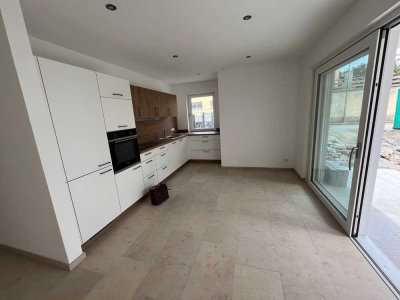 EG moderne 3-Zi.-Wohnung mit Terrasse in Manching