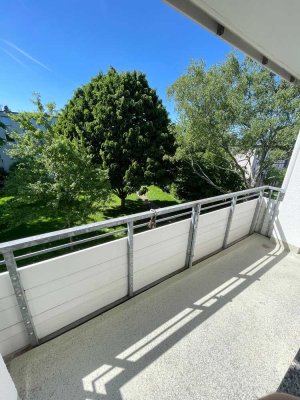 *sanierte Erdgeschosswohnung*Balkon*Tageslichtbad*gute Lage*